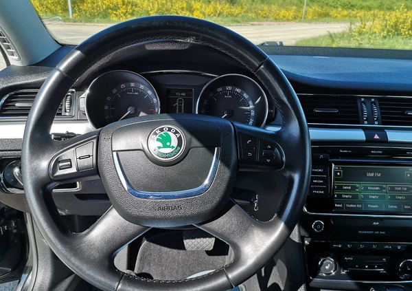 Skoda Superb cena 32400 przebieg: 274344, rok produkcji 2010 z Słupsk małe 667